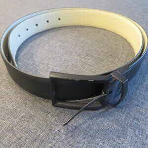 ROBERT GRAHAM Reversible Black/White Leather Belt. Size 40.
